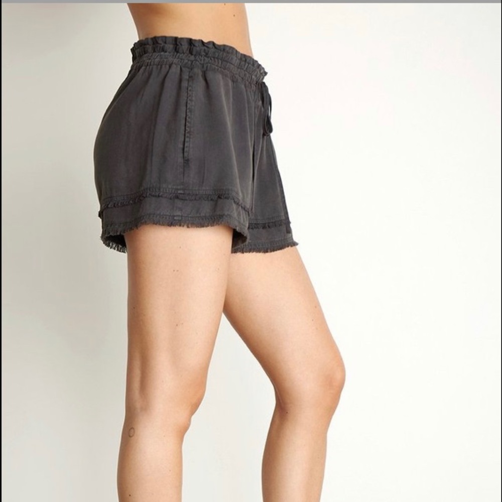 Bella Dahl Frayed Shorts - Picture 2 of 5